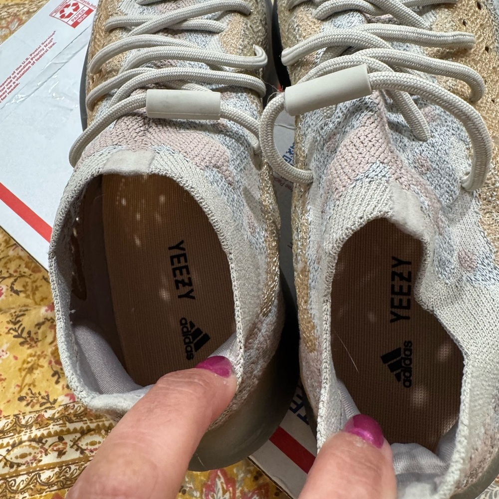 Stylish Sneakers in Cream and Tan - Picture 12 of 12